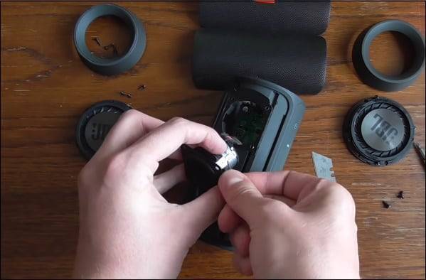 Как разобрать колонку JBL (charge 3, charge 2+, Xtreme)